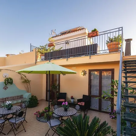 Casa Manzella Nocleg ze śniadaniem 3*