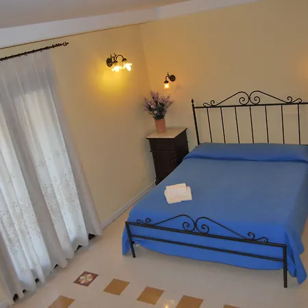 Bed & Breakfast Casa Manzella 3*